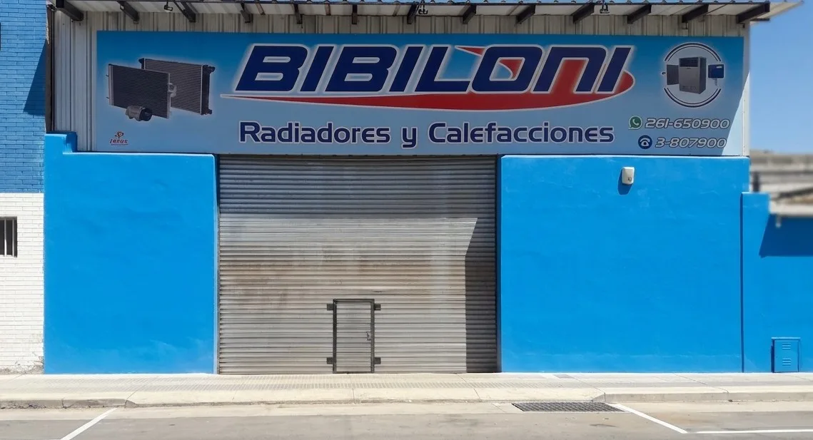 Frente del taller Bibiloni Radiadores y Calefacciones en Villa Nueva, Mendoza